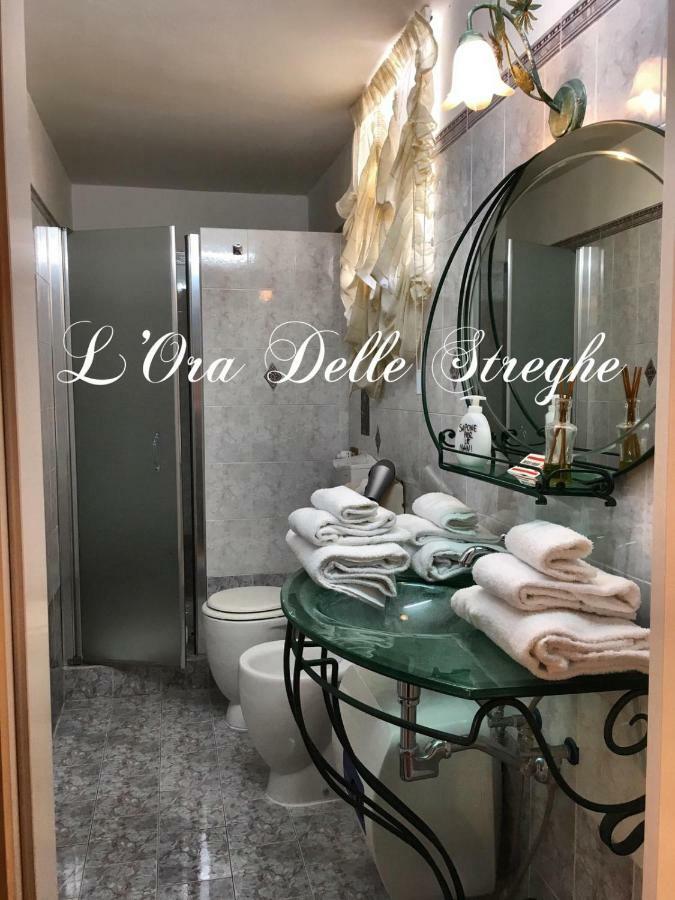 L'Ora Delle Streghe B&B Centralissimo Livorno Exteriör bild
